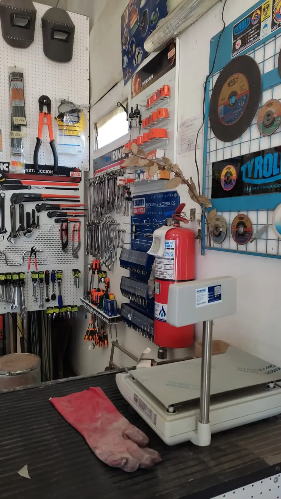 BIFI - Berisso Insumos Ferreteros Industriales - Ferretería y perfiles de hierros en Berisso